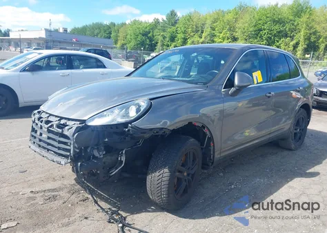 2016 Porsche Cayenne z USA, uszkodzony, nr VIN WP1AA2A24GLA10857